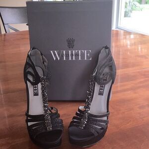 NWT Vera Wang White caged black heels with T-strap